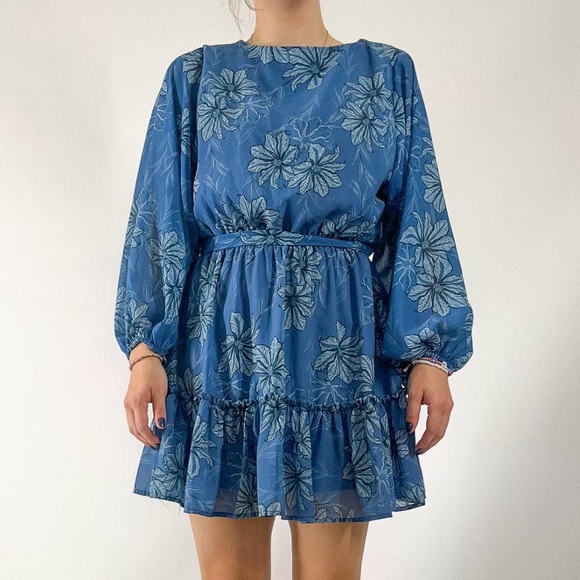 Flying Tomato Dresses & Skirts - Flying Tomato Floral Print Long Sleeve Mini Dress - Size M